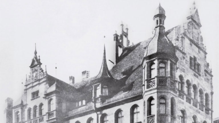 Old photograph of the Medizinal-Drogerie Dr. C. Soldan GmbH at Hefnersplatz in Nuremberg